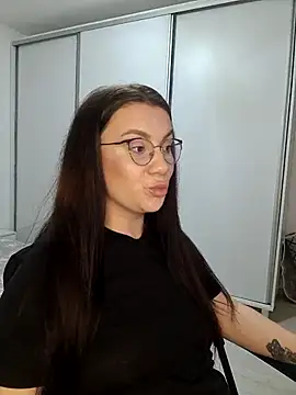 Snapshot of ElaraMystx chatting on April 2, 2026, 7:53 pm ElaraMystx online show from April 2, 2026, 7:53 pm