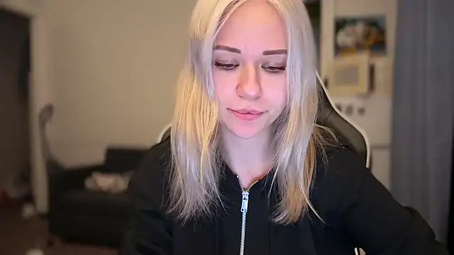 Leylia Lily online show from April 10, 2026, 6:37 pm