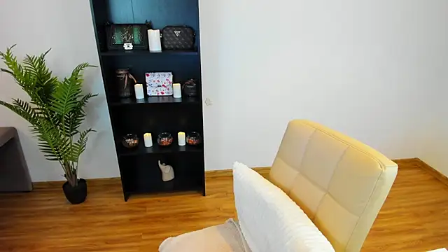 khloe starrr online show from March 23, 2026, 1:33 pm