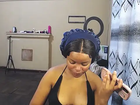 KinkyPxx online show from February 17, 2026, 7:33 pm