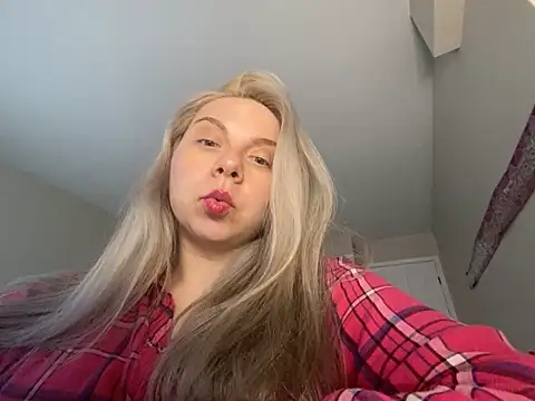 Snapshot of i_love_iva chatting on February 15, 2026, 9:36 pm i love iva online show from February 15, 2026, 9:36 pm