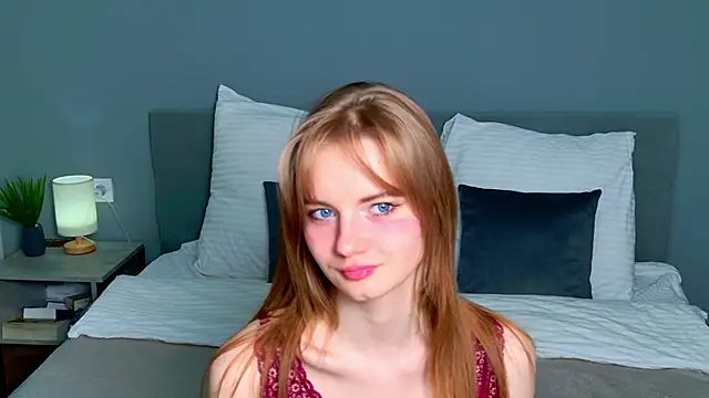 ElfieWhite online show from May 10, 2026, 7:16 pm