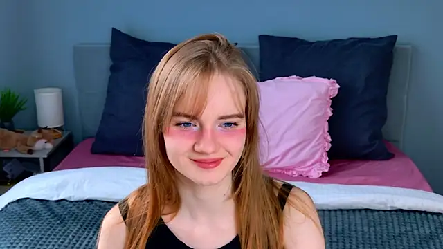 ElfieWhite online show from May 6, 2026, 4:33 pm