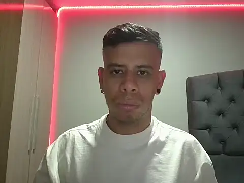 WILD BIGCOCK35 online show from March 1, 2026, 1:49 am