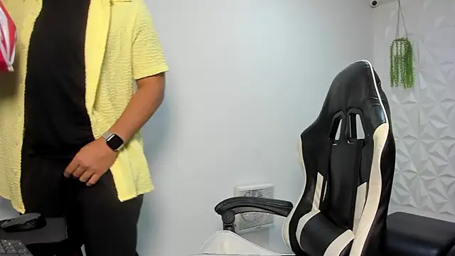 Snapshot of MaxSeduce23 chatting on February 16, 2026, 1:21 pm MaxSeduce23 online show from February 16, 2026, 1:21 pm