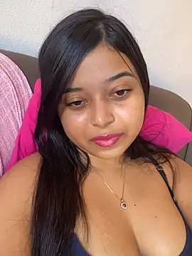Snapshot of Emmily_hott chatting on June 4, 2026, 6:34 pm Emmily hott online show from June 4, 2026, 6:34 pm
