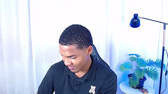 MaxCum18  online show from June 25, 2026, 2:22 pm