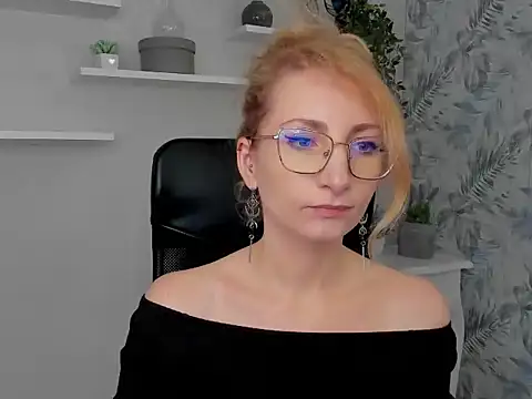 CinderellaMoon online show from March 2, 2026, 6:25 am