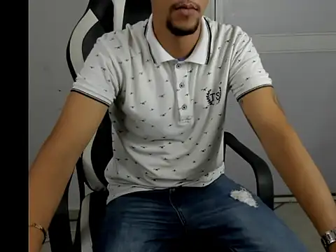 Snapshot of badboy_master chatting on February 19, 2026, 1:46 am badboy master online show from February 19, 2026, 1:46 am