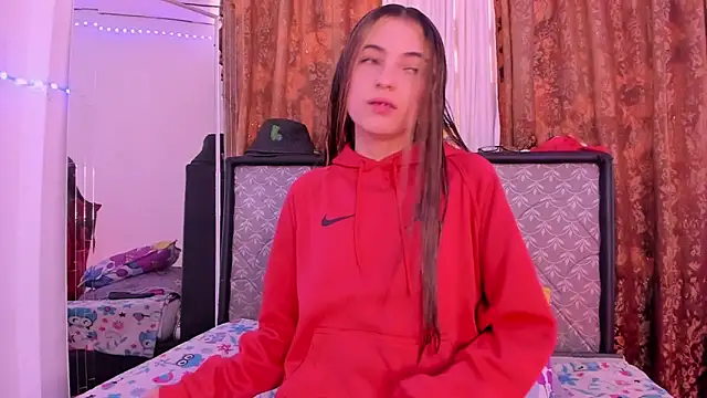 Snapshot of Sophie_vega1 chatting on June 26, 2026, 4:35 pm Sophie vega1 online show from June 26, 2026, 4:35 pm