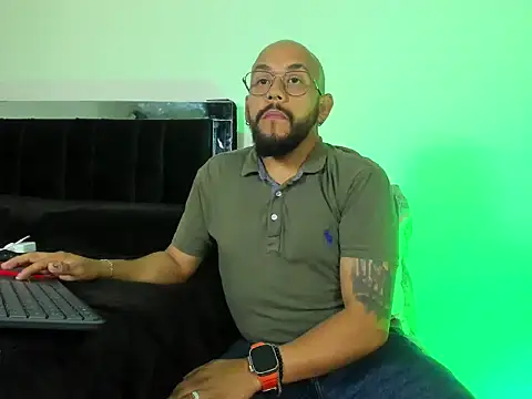 Snapshot of King_bear_25 chatting on March 3, 2026, 12:39 am King bear 25 online show from March 3, 2026, 12:39 am