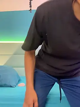 abrilandjulian online show from March 23, 2026, 11:32 am