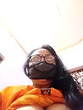 Hot-Mou11 online show from April 3, 2026, 8:32 am