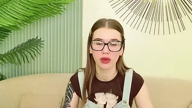 Hana Watt online show from March 13, 2026, 5:56 am