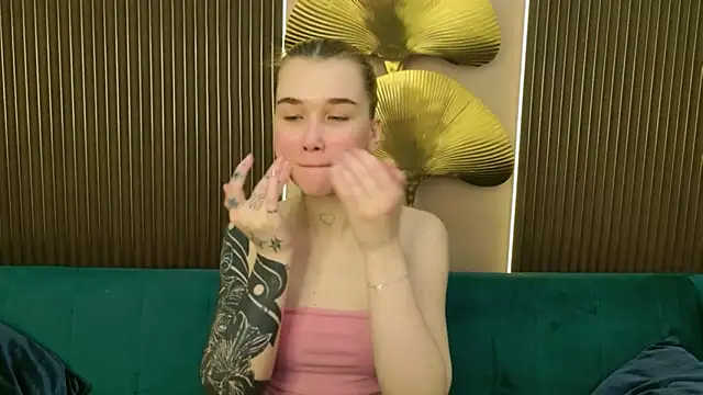 Hana Watt online show from March 21, 2026, 8:52 am