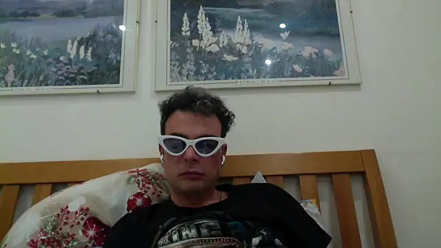 ItalianCurl18cm85 online show from February 13, 2026, 8:25 am