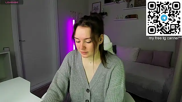 Snapshot of Laura_CollinsS chatting on June 2, 2026, 12:43 am Laura CollinsS online show from June 2, 2026, 12:43 am