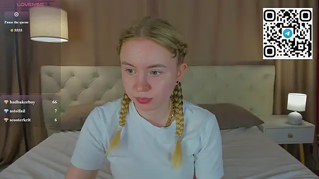 Snapshot of Linda__Bloom chatting on June 11, 2026, 2:53 am Linda Bloom online show from June 11, 2026, 2:53 am