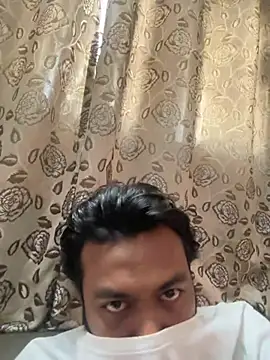 mikimdl1 online show from February 14, 2026, 5:40 am