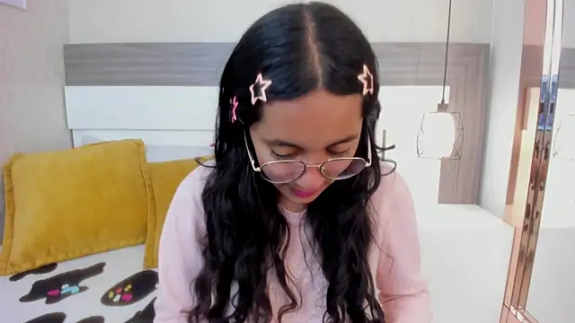 Snapshot of Emilyblussh chatting on February 27, 2026, 6:52 pm Emilyblussh online show from February 27, 2026, 6:52 pm