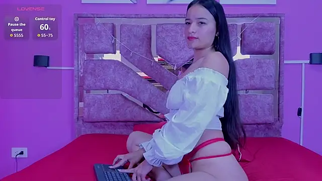 mia honey lov online show from April 4, 2026, 12:23 pm