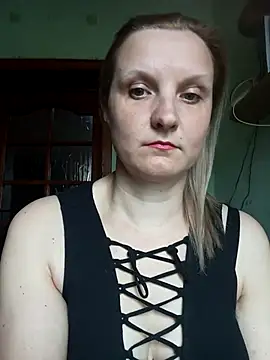 SusanGold9211 online show from April 22, 2026, 8:43 am