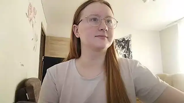 AnikaLipps online show from May 4, 2026, 1:14 pm