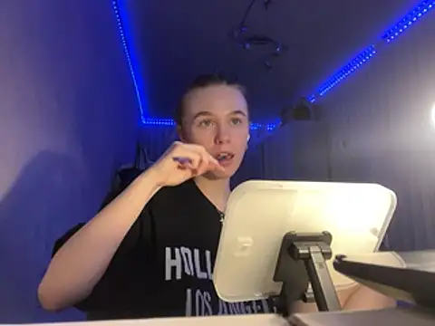 melissashineee online show from February 25, 2026, 11:43 am