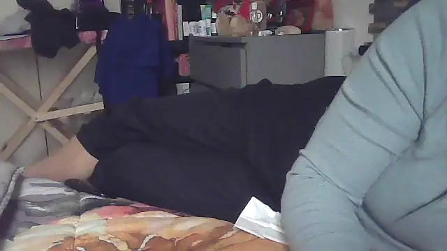 luanahot1 online show from February 15, 2026, 11:42 am