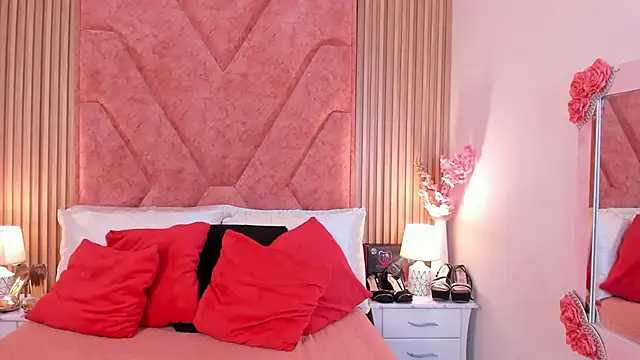 Snapshot of DanielaLeroy chatting on February 28, 2026, 4:17 pm DanielaLeroy online show from February 28, 2026, 4:17 pm