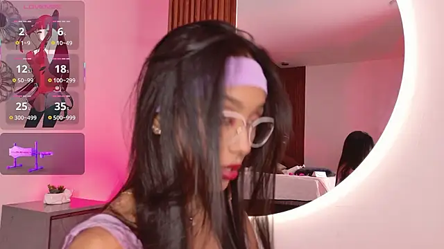 Snapshot of LunaVelour13 chatting on February 18, 2026, 3:26 am LunaVelour13 online show from February 18, 2026, 3:26 am