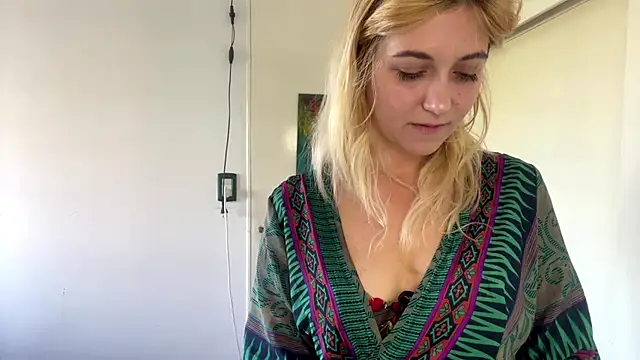 Snapshot of Sophiasnarl chatting on February 25, 2026, 8:08 pm Sophiasnarl online show from February 25, 2026, 8:08 pm