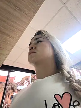 violet-grey online show from April 8, 2026, 2:51 pm