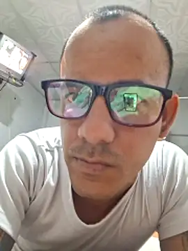 Snapshot of VictorAlvarez2026 chatting on February 27, 2026, 2:45 am VictorAlvarez2026 online show from February 27, 2026, 2:45 am