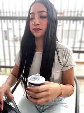 Daniela Pink online show from April 10, 2026, 2:57 pm