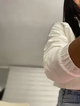 Daniela Pink online show from April 15, 2026, 11:16 am