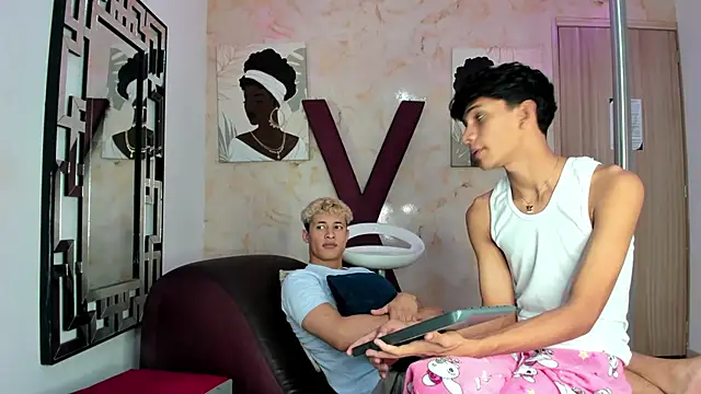 GREEN BOYS online show from April 24, 2026, 7:27 pm