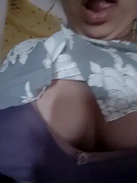 taniya0 online show from May 4, 2026, 1:42 am