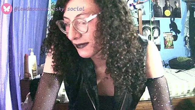 lewd mooncat online show from May 13, 2026, 10:17 pm