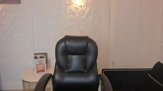 Snapshot of AmaraDivine chatting on March 1, 2026, 5:24 pm AmaraDivine online show from March 1, 2026, 5:24 pm