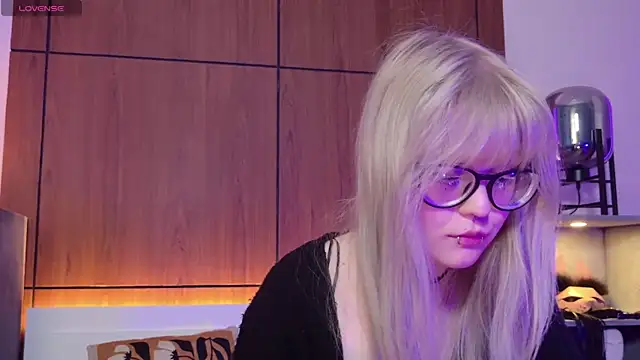 MoliQin online show from April 12, 2026, 7:44 am