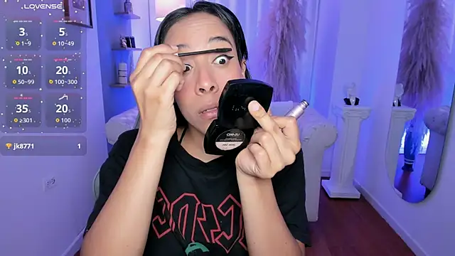 saori katsumi  online show from April 14, 2026, 11:26 am