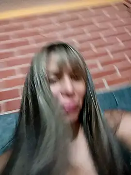 kiki milu online show from April 19, 2026, 3:40 am