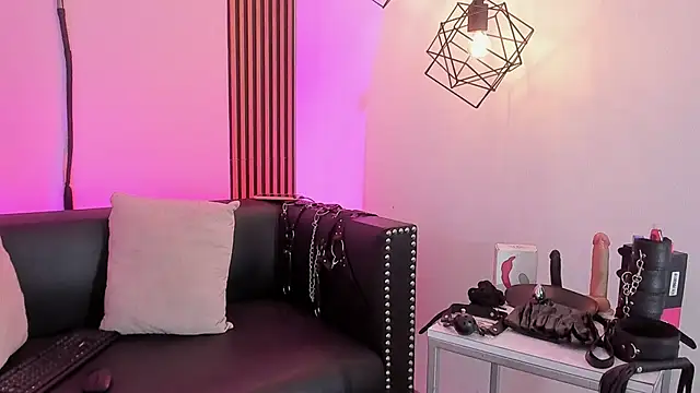 Maximoking26 online show from June 21, 2026, 3:45 am