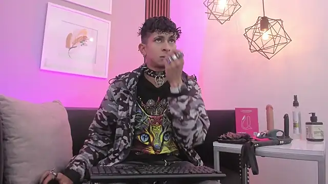 Maximoking26 online show from July 28, 2026, 12:34 pm