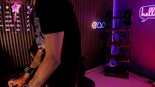 Maximoking26 online show from April 12, 2026, 5:22 am