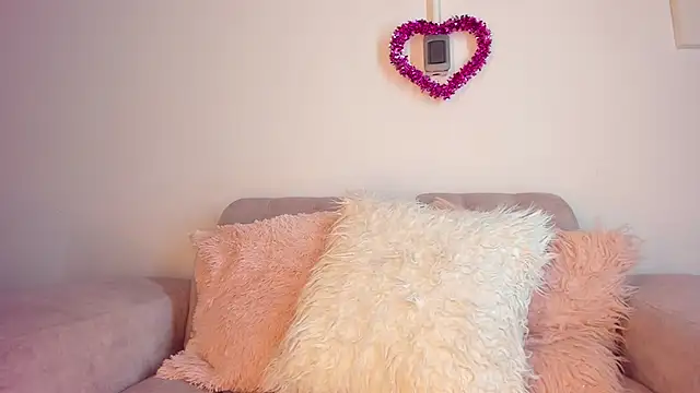 Snapshot of Tylla__ chatting on February 25, 2026, 5:07 am Tylla online show from February 25, 2026, 5:07 am