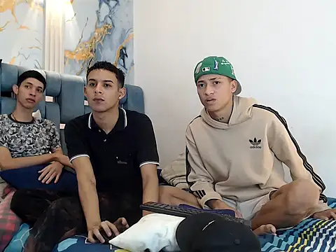 Snapshot of GOLD_BOYS chatting on February 17, 2026, 1:19 pm GOLD BOYS online show from February 17, 2026, 1:19 pm