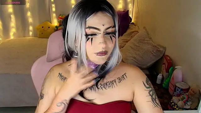 maliciaXpoison online show from April 3, 2026, 11:22 pm