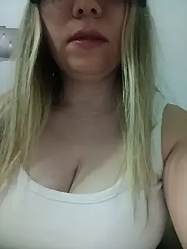 Snapshot of Sedefimmm chatting on July 24, 2026, 11:01 pm Sedefimmm online show from July 24, 2026, 11:01 pm